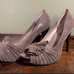 Moda Textured Tan Peep-Toe Heels